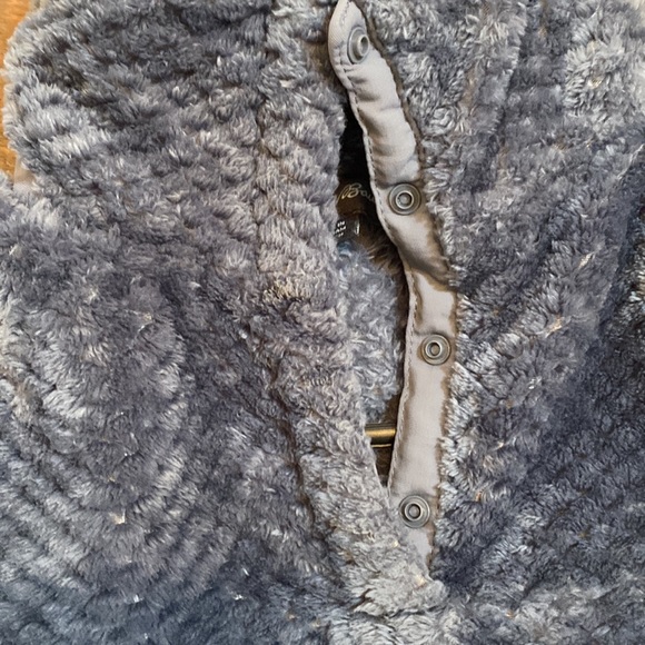 Eddie Bauer fuzzy sweater size XS - Picture 2 of 4